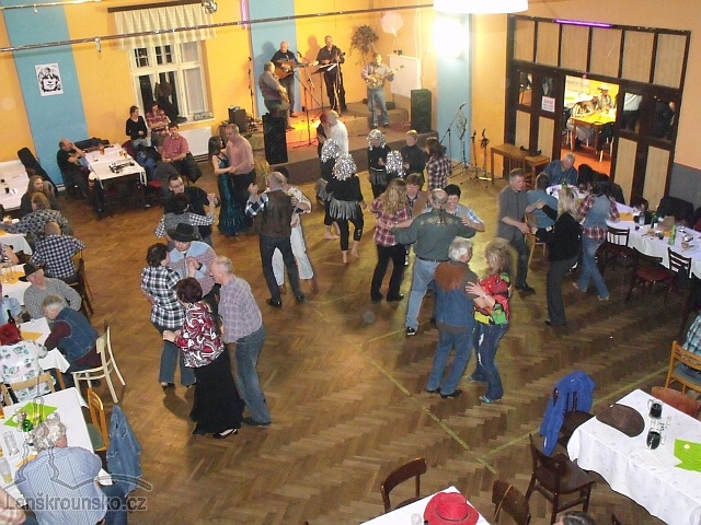 02_Tancilo se vic a vic ale az po vystoupeni soboru.jpg